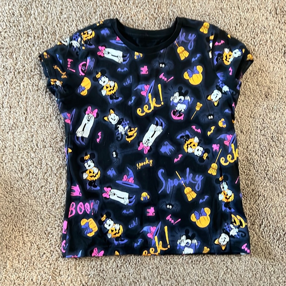 Mickey and Minnie, Disney Halloween tee like new condition